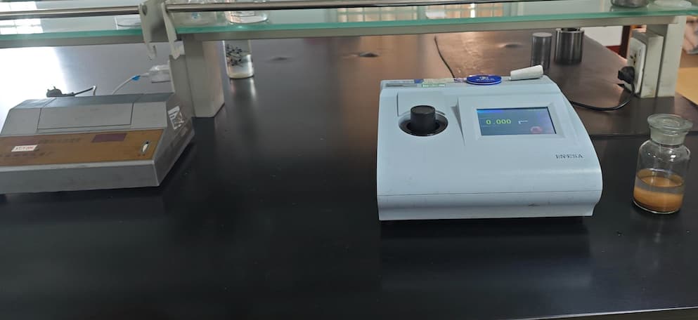 Laboratory turbidity test used to evaluate ceramic proppant surface cleanliness and suspended fines