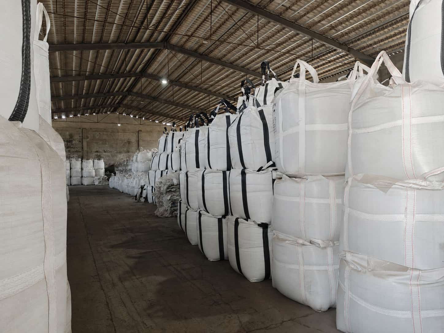 Inspection of ceramic proppant bag fabric and lifting loops
