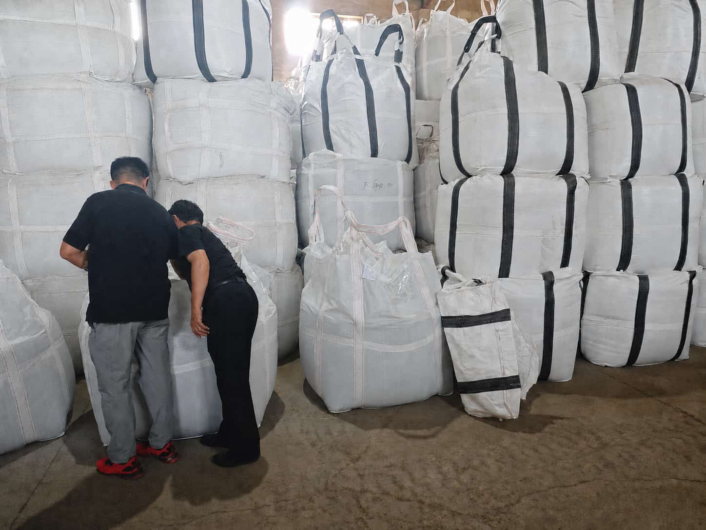 Ceramic proppant bulk bag identification and condition check
